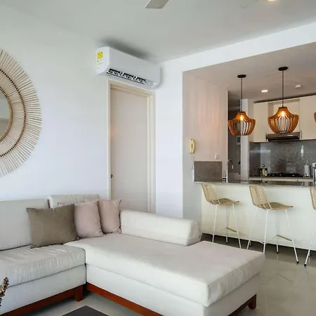 Impeccable 2br With Charming Balcony In Sunset Cartagena