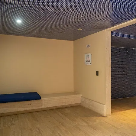 Impeccable 2br With Charming Balcony In Sunset