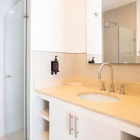 Impeccable 2br With Charming Balcony In Sunset *