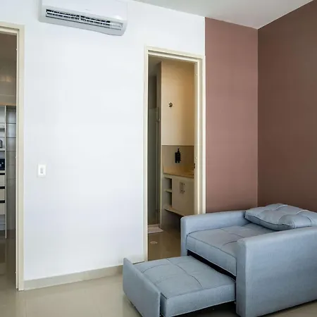 Impeccable 2br With Charming Balcony In Sunset