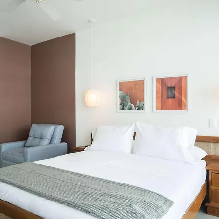 Impeccable 2br With Charming Balcony In Sunset *